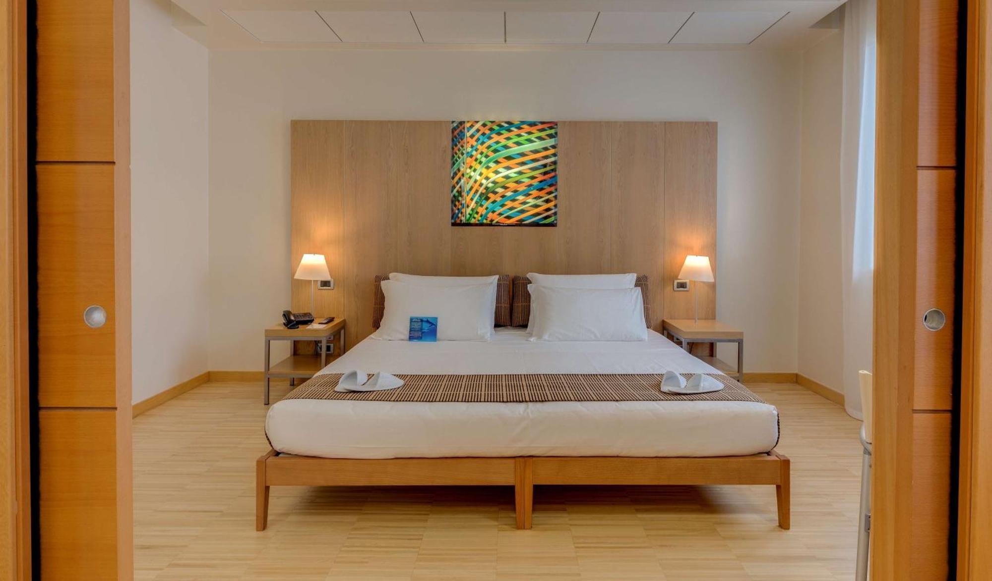 Classic Queen Room Single Bed