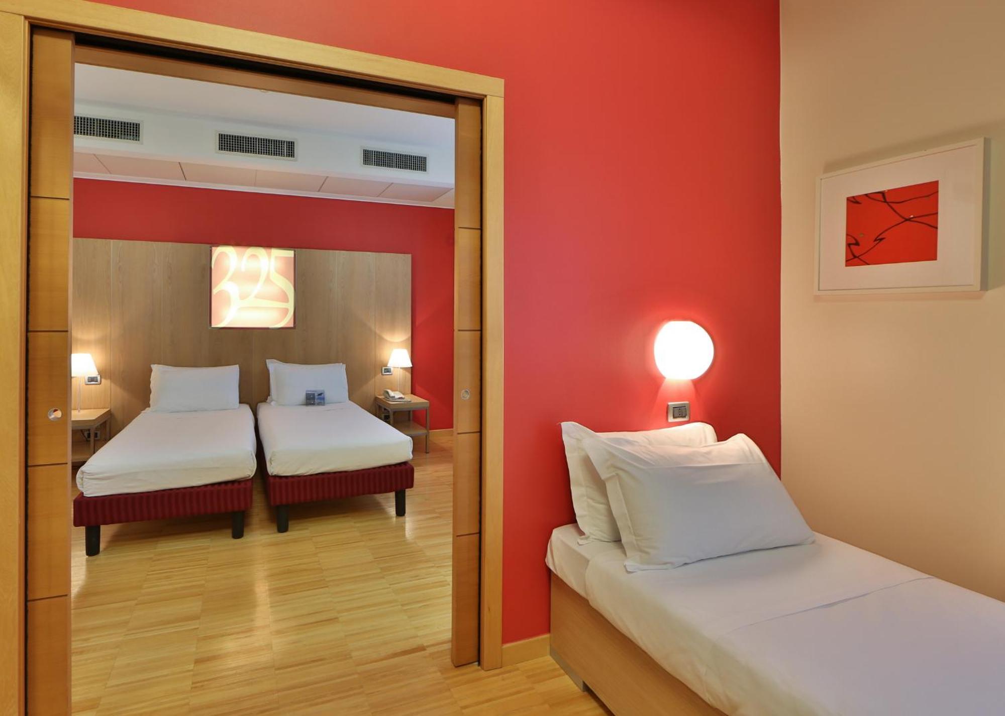Classic Queen Room Single Bed
